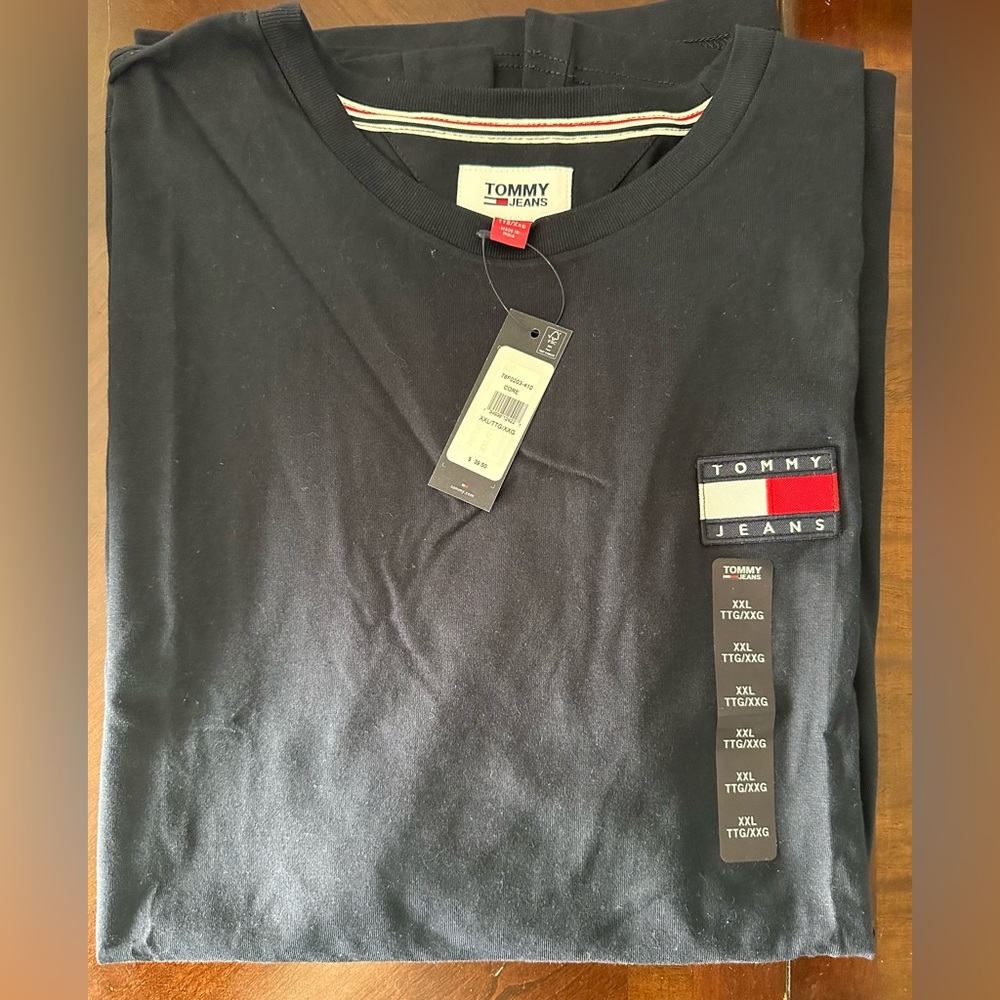 Men’s Navy Blue Tommy Hilfiger T-shirt